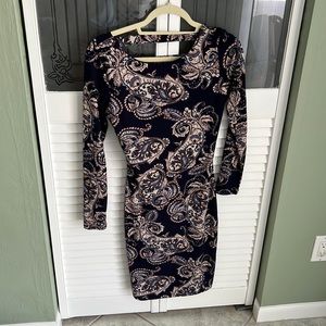 Long sleeve form fitting dress size small